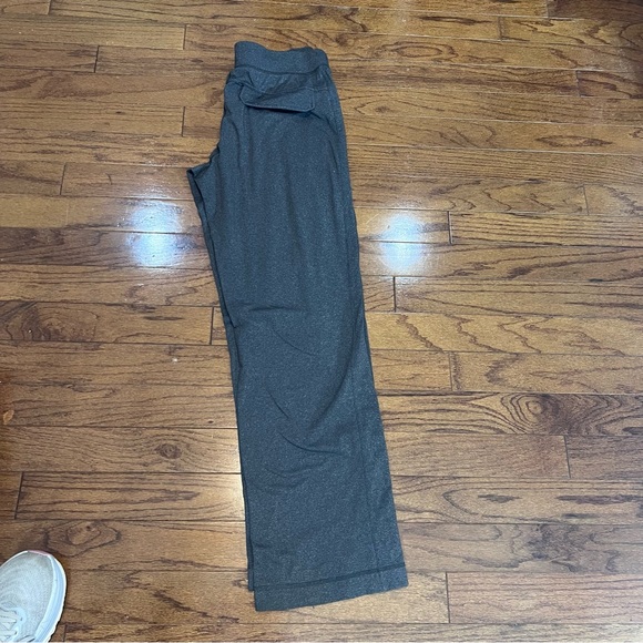 97. Men’s size large gray / grey athletic pants / sweatpants / sweats wide leg - Picture 4 of 11